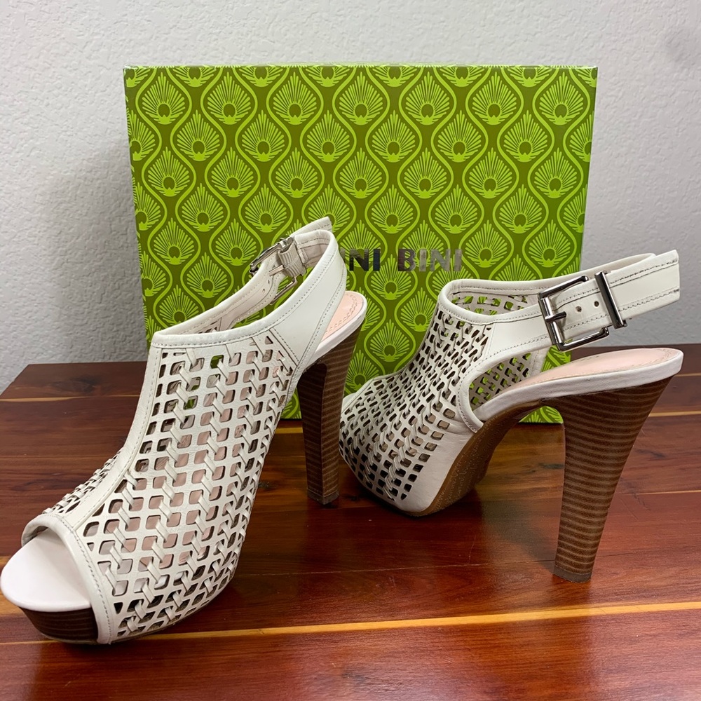 Gianni Bini Cream Leather Heels